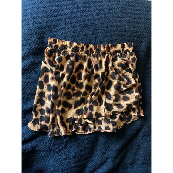 Pretty Little Thing / Lolita Shorts / Size 6 - Picture 4 of 4